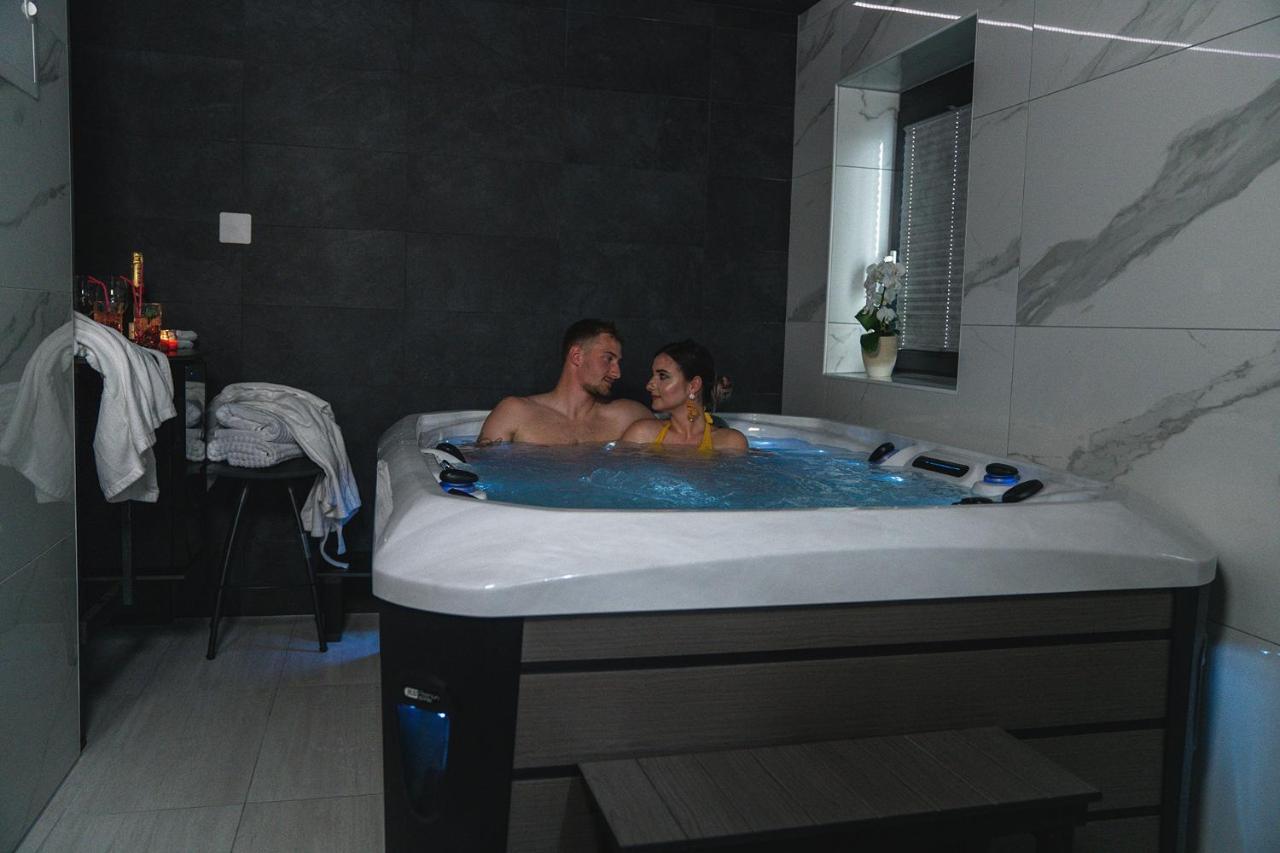 B&B La Siesta Markovci Eksteriør billede